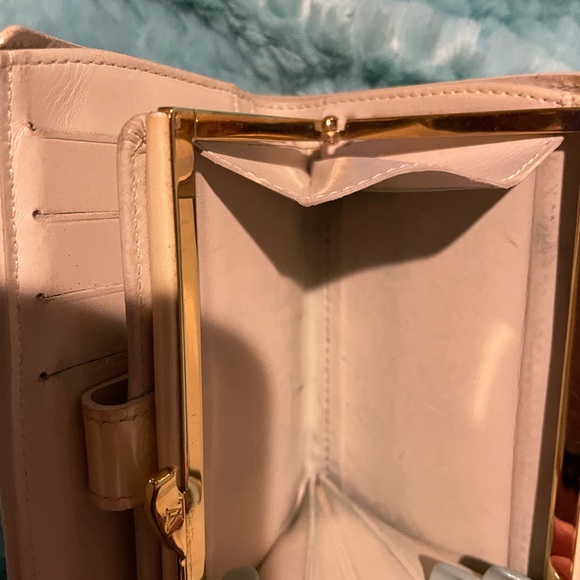 LOUIS VUITTON CREAM FRENCH PURSE STYLISH WALLET.. great addition to any bag - Picture 6 of 8